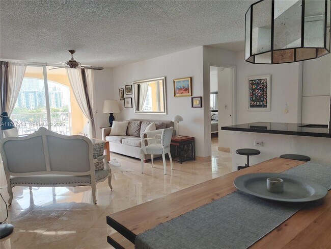 Foto del edificio - 19877 E Country Club Dr