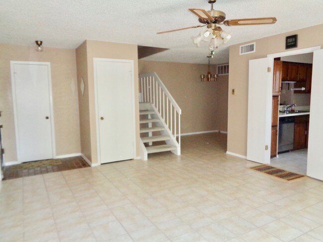 14800 Enterprise Dr, Farmers Branch, TX 75234 Townhouse
