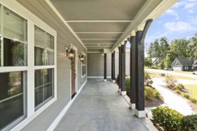 Foto del edificio - 585 Herons Brook Dr