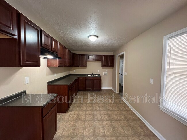 Foto del edificio - 4883 Childs Dr