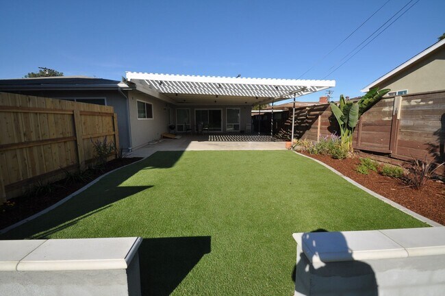 Foto del edificio - 6BD/2.5BA, Amazing Yard!