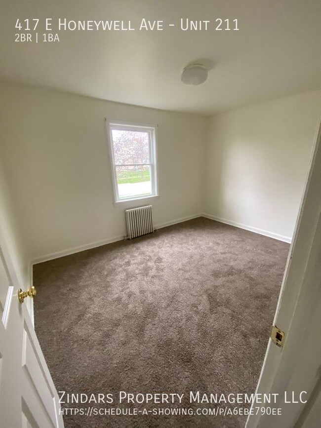 Building Photo - Newly updated and remodeled apartment at 4...