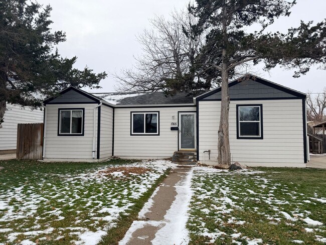 Building Photo - RENTAL 3 Bed Home w/ Garage Workshop & Fenced Yard