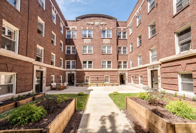 Building Photo - 836 E 53rd St