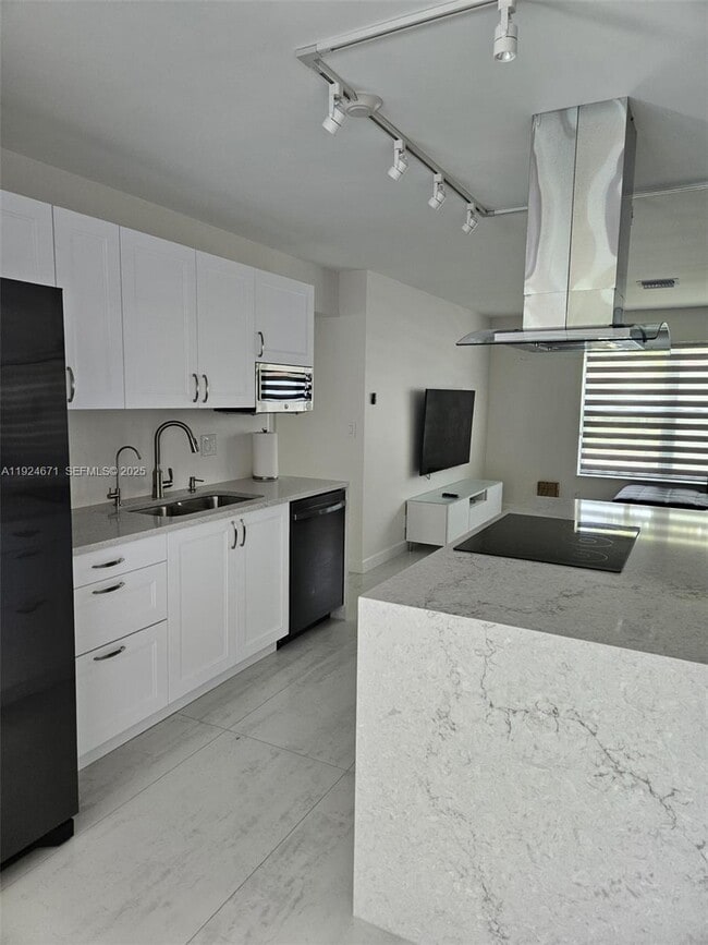 Building Photo - 1001 SE 14th Dr