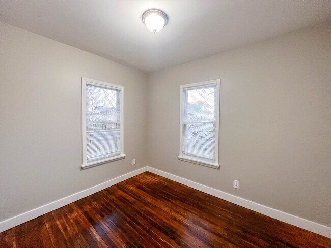 Foto del edificio - 154-156 Leighton Avenue