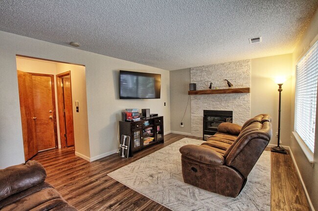 Foto del edificio - 4 bed 3 bath home in Clarke Farms Parker