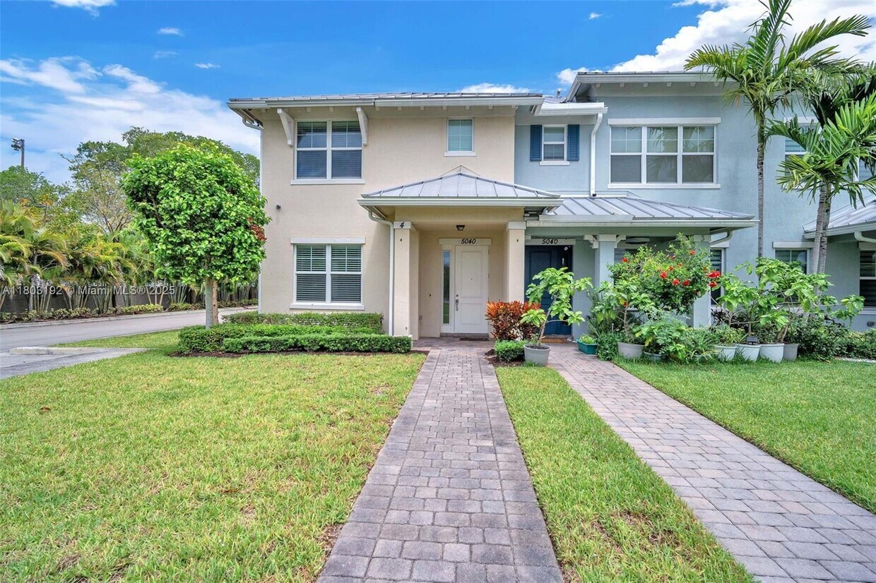 Foto principal - 5040 Eucalyptus Dr
