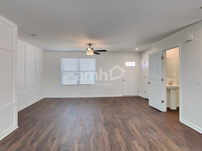 Building Photo - 941 Blue Ash Way