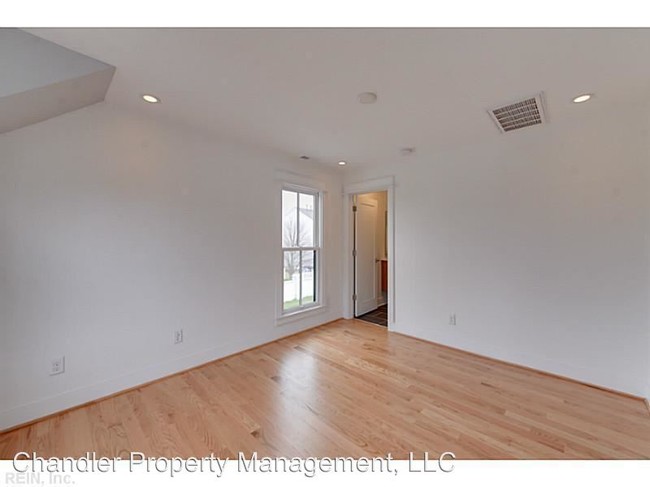 Building Photo - 9572 29th Bay St