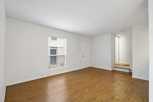 Building Photo - 1313 Southport Dr