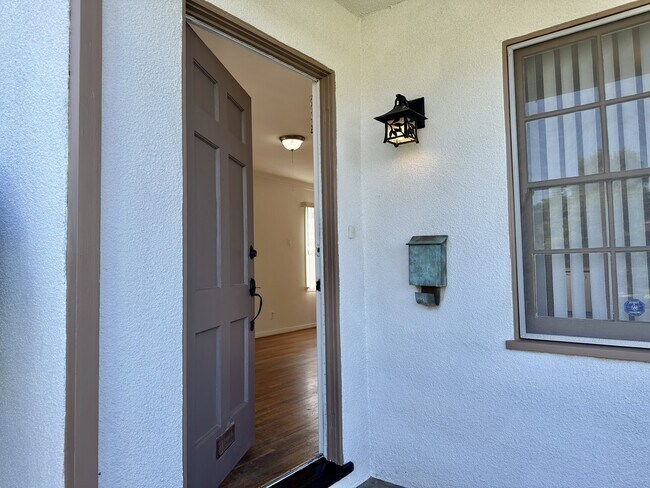 Building Photo - 4463 Calhoun Ave