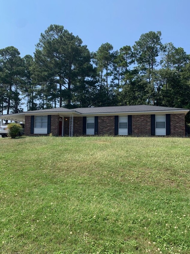 Foto principal - Located in McDuffie Woods Subdivision Avai...