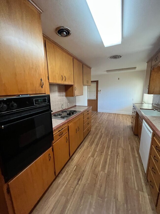Building Photo - 907 Tara Pl Lodi