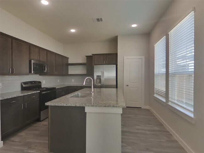 Building Photo - 9835 Willow Creek Commerce Dr