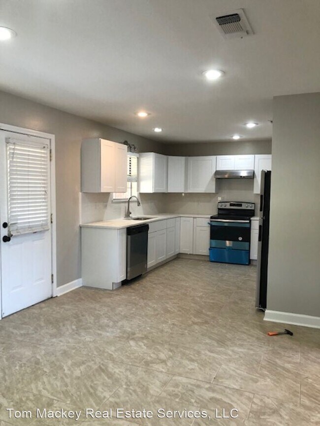 Building Photo - 3 br, 2 bath House - 37462 Southwood Village