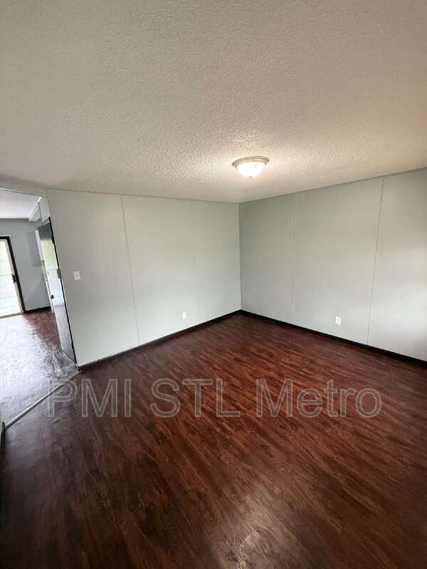 Foto del edificio - 10421 Prince Dr
