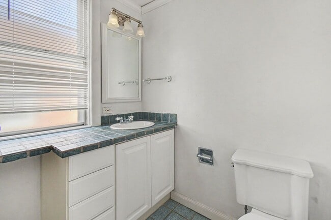 Building Photo - 2038 McLaran Ave