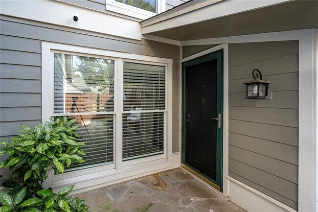 Foto del edificio - 5004 Meadow Ln