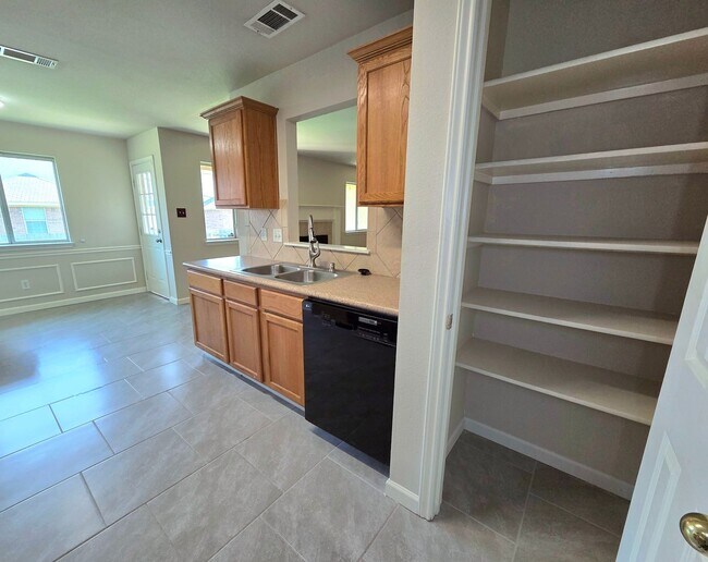 Foto del edificio - BEAUTIFUL AND SPACIOUS HOME
