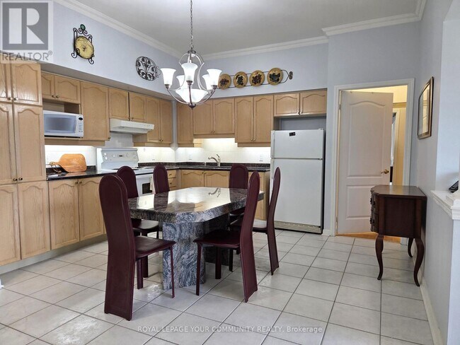 Photo du bâtiment - 2504-2504 Rutherford Rd