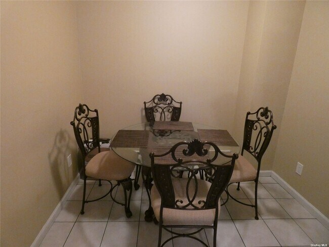 Foto del edificio - 238-06 Braddock Ave