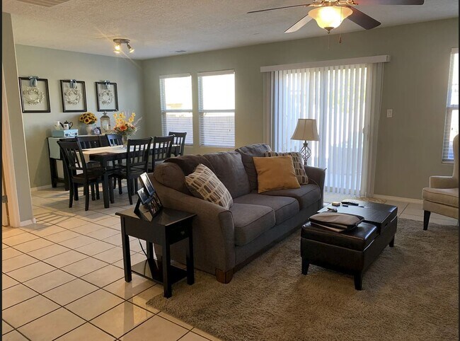 Living Rm - 11005 Fort Point Ln NE