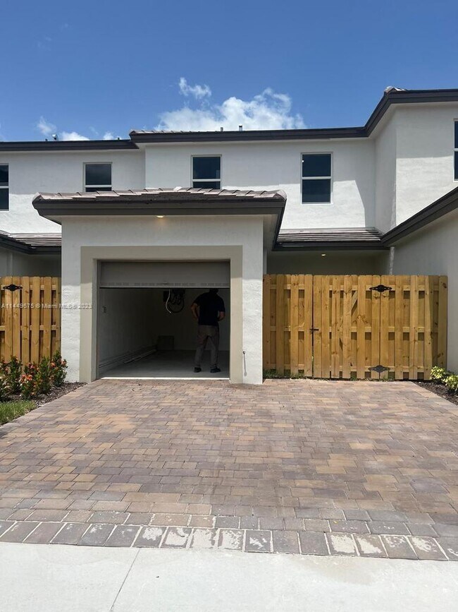 Building Photo - 26481 SW 148th Ave