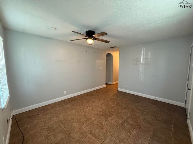 Building Photo - 1403 E Cortez Dr