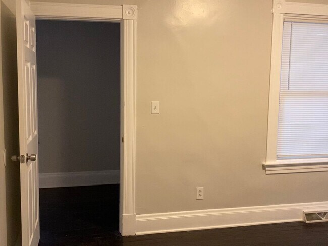 Building Photo - Beautifully updated and Spacious!  2 Bed House in Madisonville with walk through!!