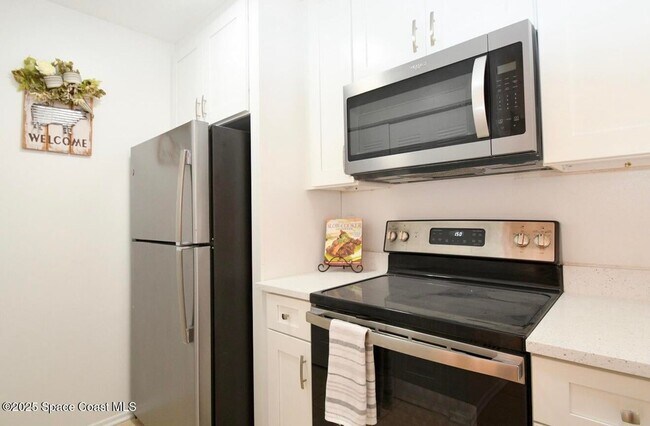 Building Photo - 1011 Abada Ct