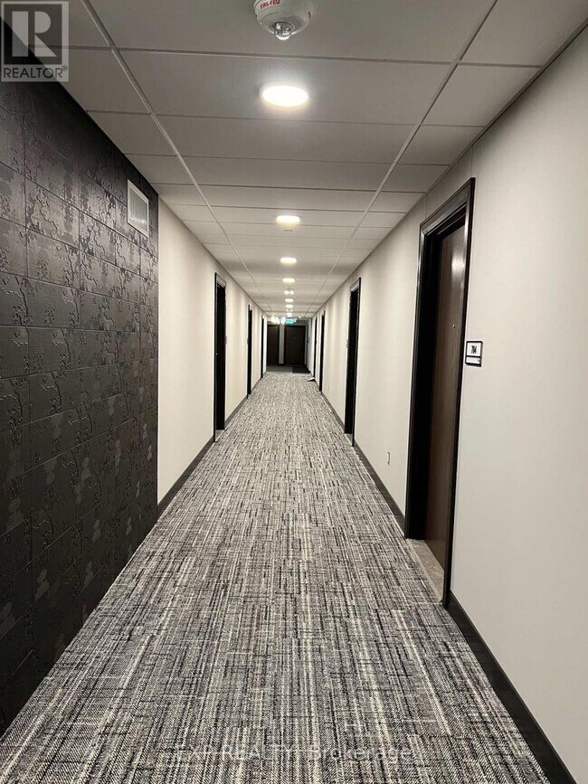 Building Photo - 741 King St W