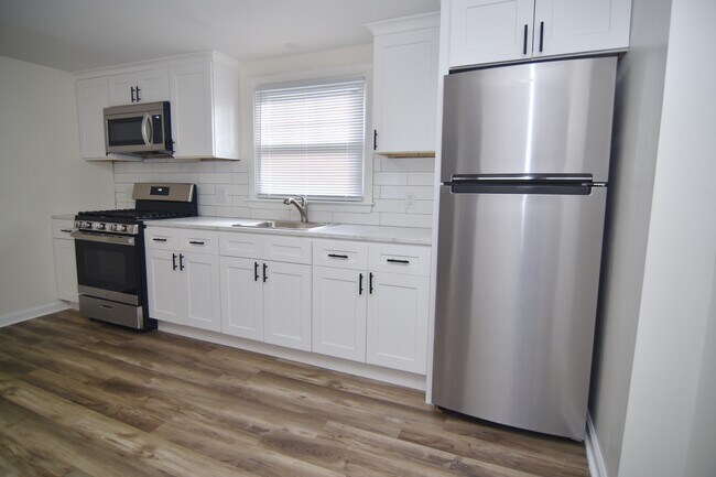 Kitchen - 54 Tyler St