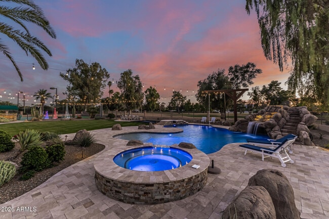 Foto del edificio - 5821 E Cactus Rd