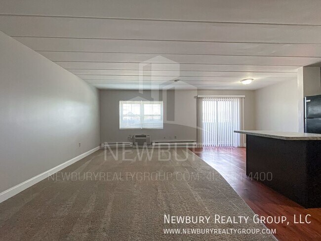 Building Photo - Modern Comfort Meets Convenience: Your Ide...