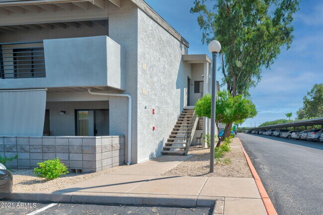 Foto del edificio - 6480 N 82nd St