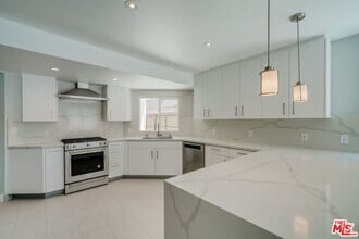 Building Photo - 481 S Holt Ave