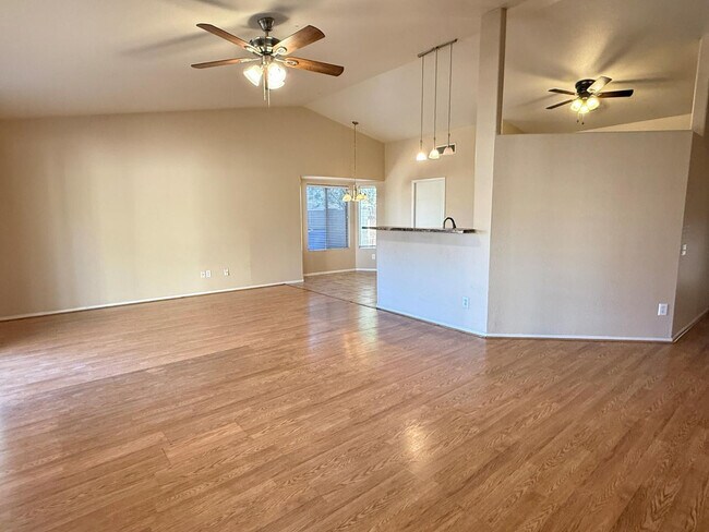 Building Photo - 509 W Ensueno Ct