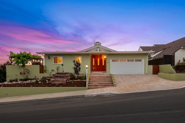 Building Photo - 221 Bellino Dr