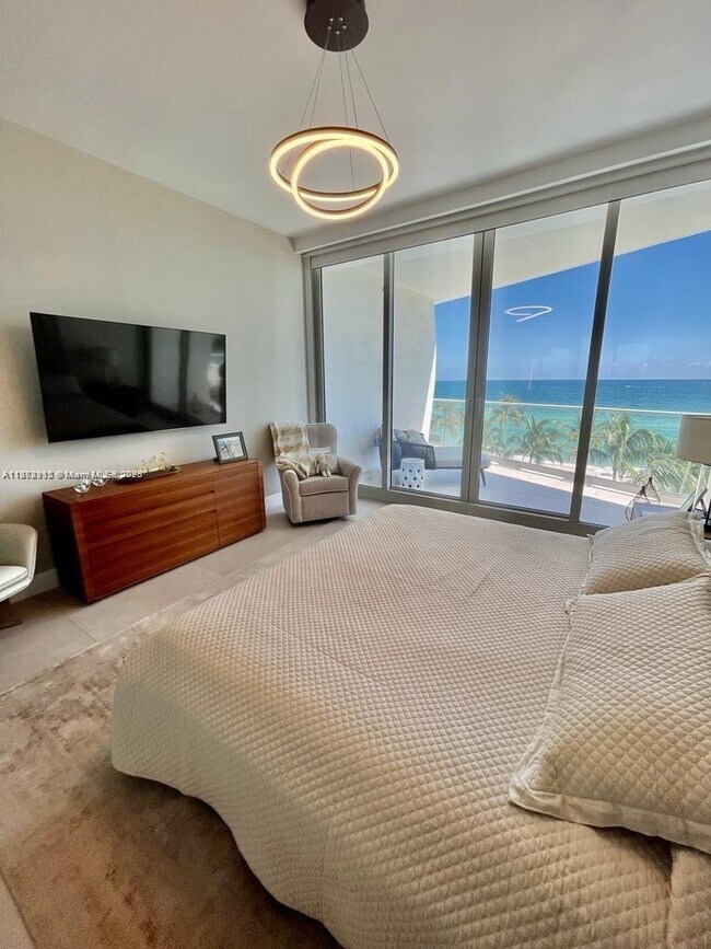 Building Photo - 16901 Collins Ave