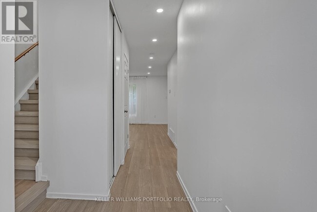 Building Photo - 3500 Glen Erin Dr
