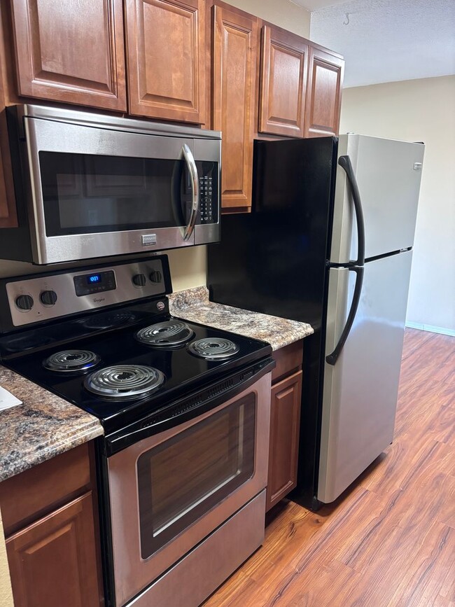 Building Photo - Heat Paid!  Amazing Downtown Condo!