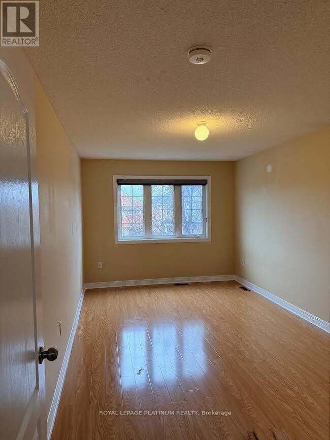 Building Photo - 364 Krotone Crescent