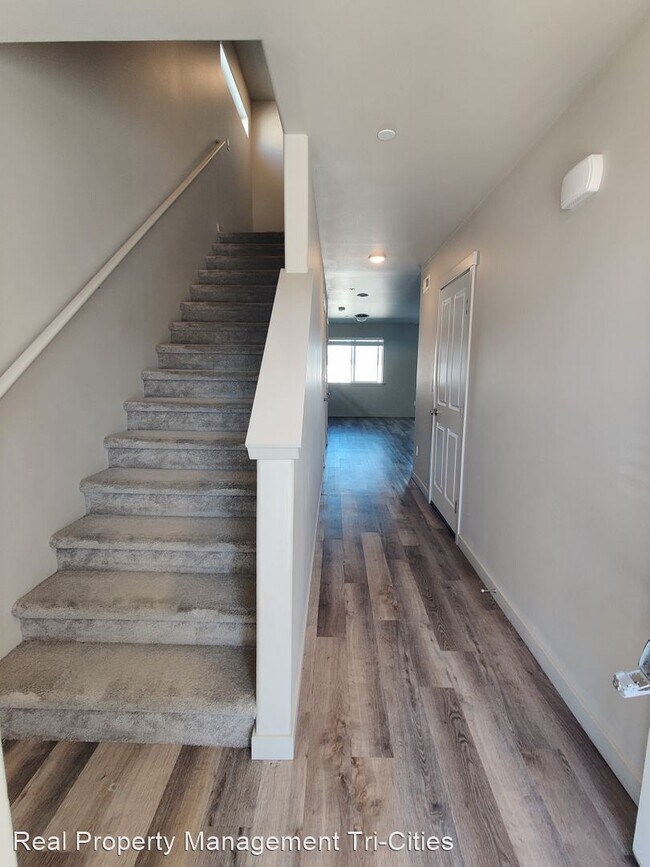 Building Photo - 3 br, 2.5 bath House - 5748 W. Albany Unit...