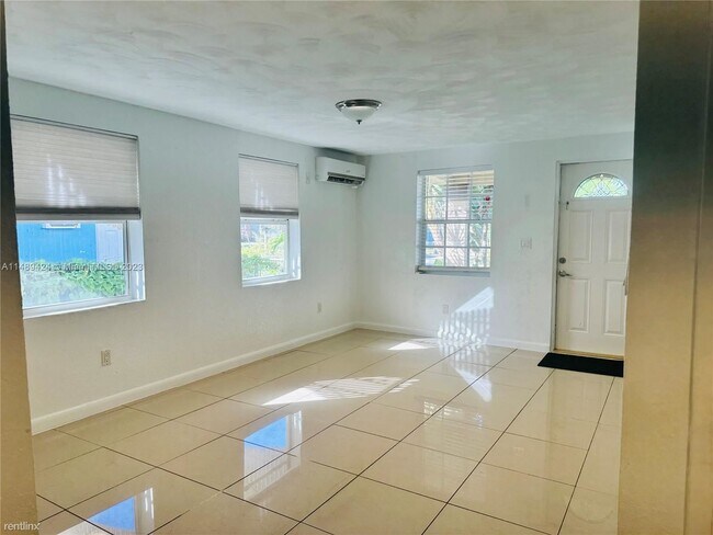 Building Photo - 3 br, 2 bath House - 6128 SW 21st St # 6128