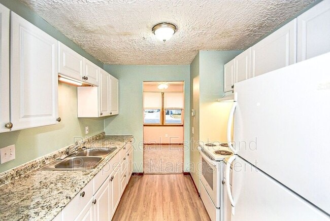 Building Photo - 2341 Ansley St