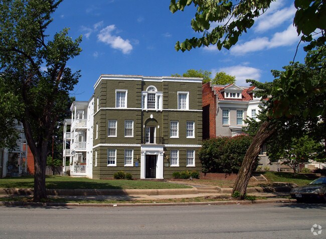 Building Photo - 3224 Stuart Ave
