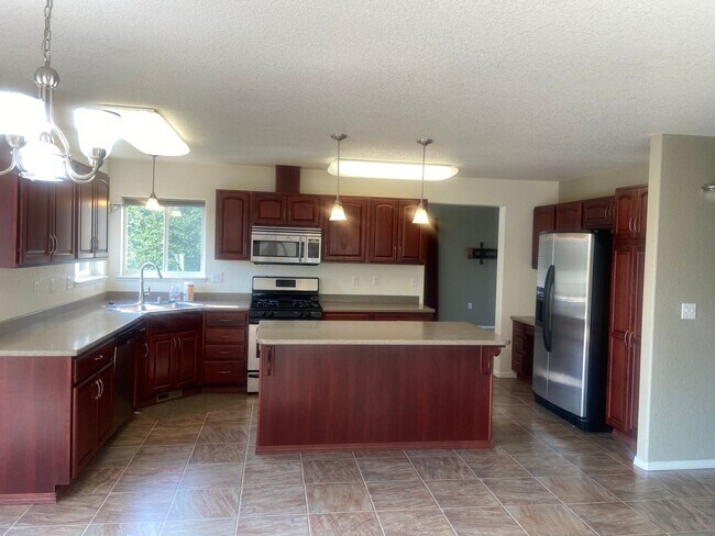 Foto del edificio - Immaculate 4 bedroom Single Family home in...