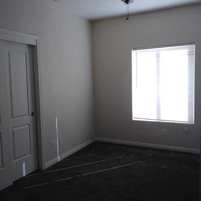 Foto del edificio - 10720 N Garibaldi Dr