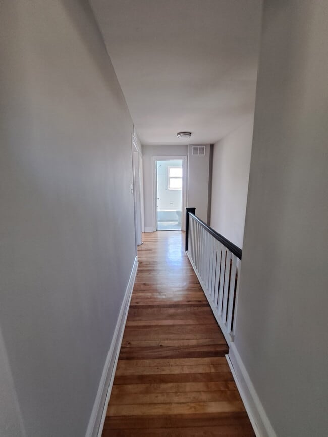 Building Photo - 1802 Maple St